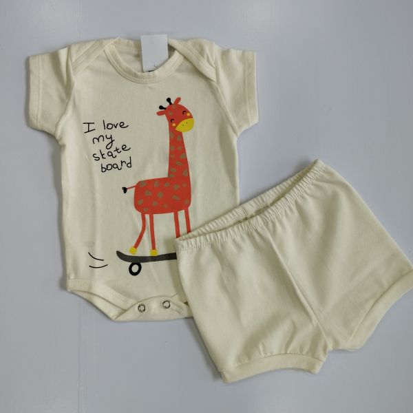 Body Manga Curta Malha Girafinha e Short Tapa Fralda