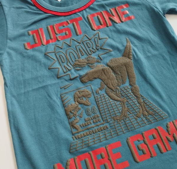 Camiseta Com Estampa de Dinossauro em relevo emborrachada